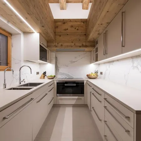 Mystique: A Chalet Above The Clouds Apartment *
